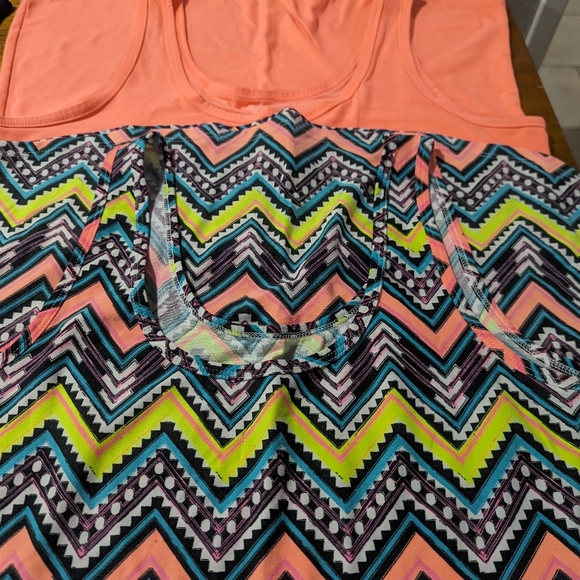 No Boundaries tanks - Set of four - Picture 2 of 5